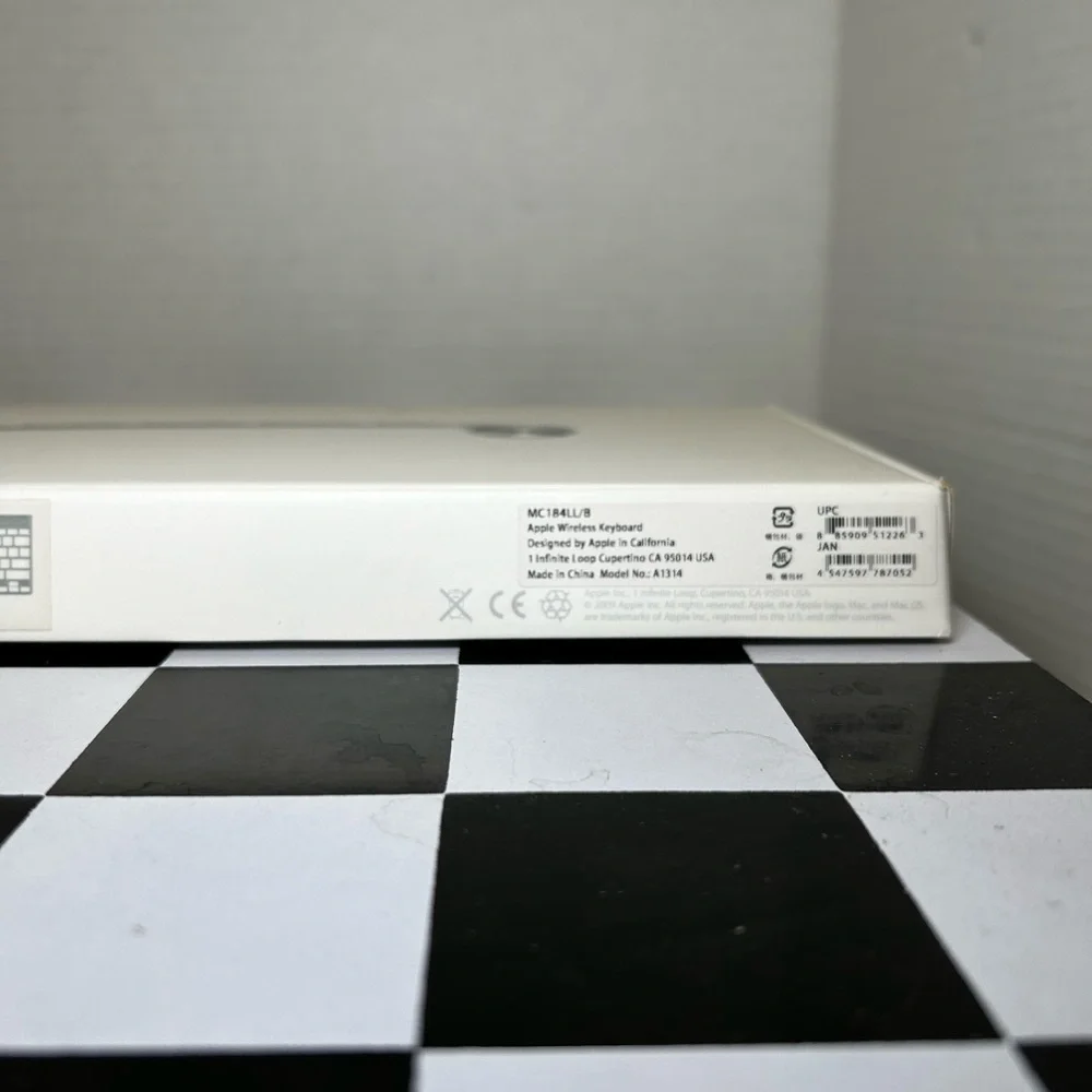 Sleek Apple Wireless White Keyboard - A1314 - NEW IN BOX